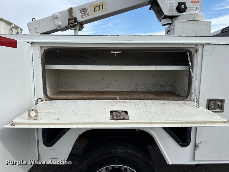 image for item DM5592 2014 Dodge Ram 5500 bucket truck