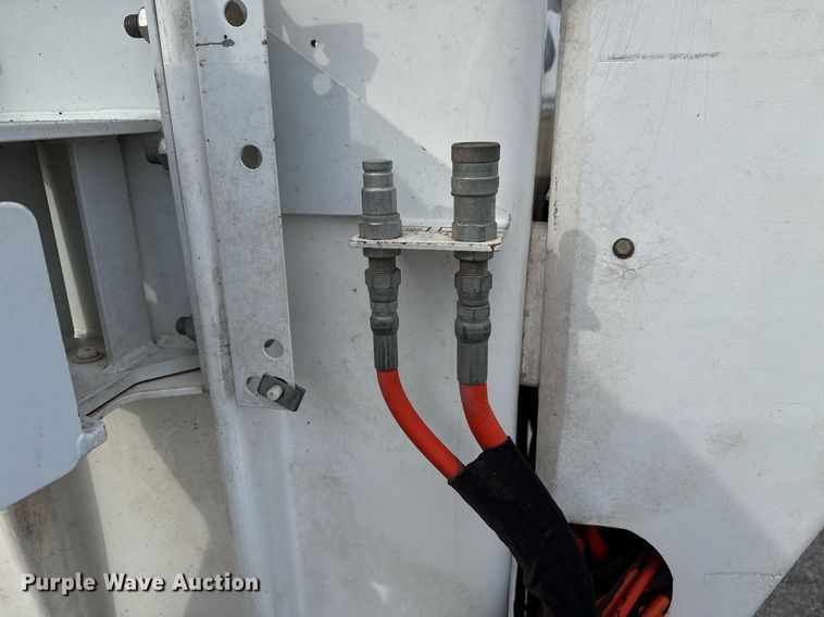 image for item DM5592 2014 Dodge Ram 5500 bucket truck