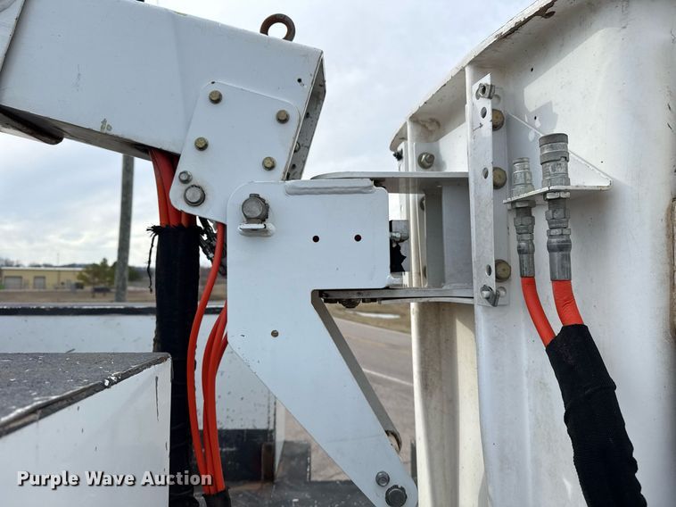 image for item DM5592 2014 Dodge Ram 5500 bucket truck