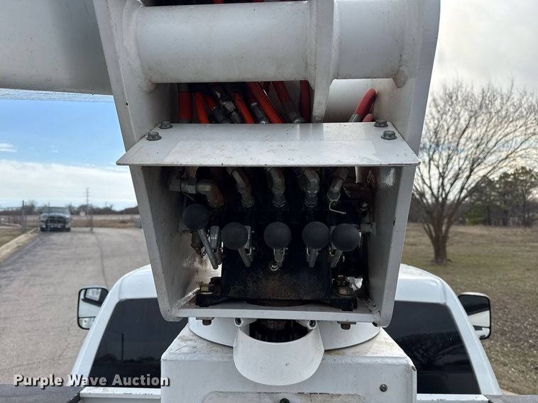 image for item DM5592 2014 Dodge Ram 5500 bucket truck