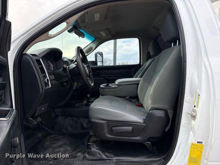 image for item DM5592 2014 Dodge Ram 5500 bucket truck