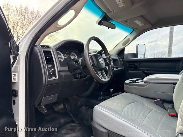 image for item DM5592 2014 Dodge Ram 5500 bucket truck