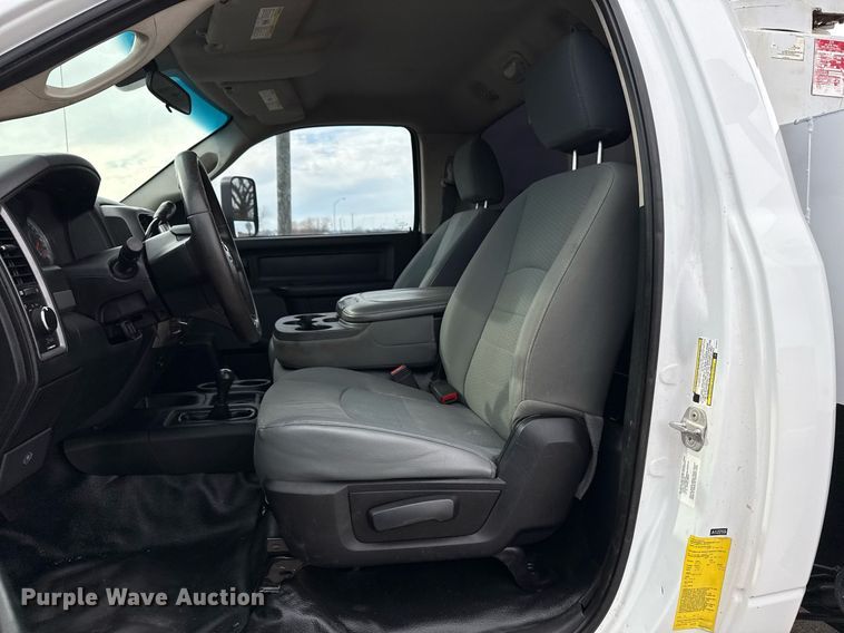 image for item DM5592 2014 Dodge Ram 5500 bucket truck