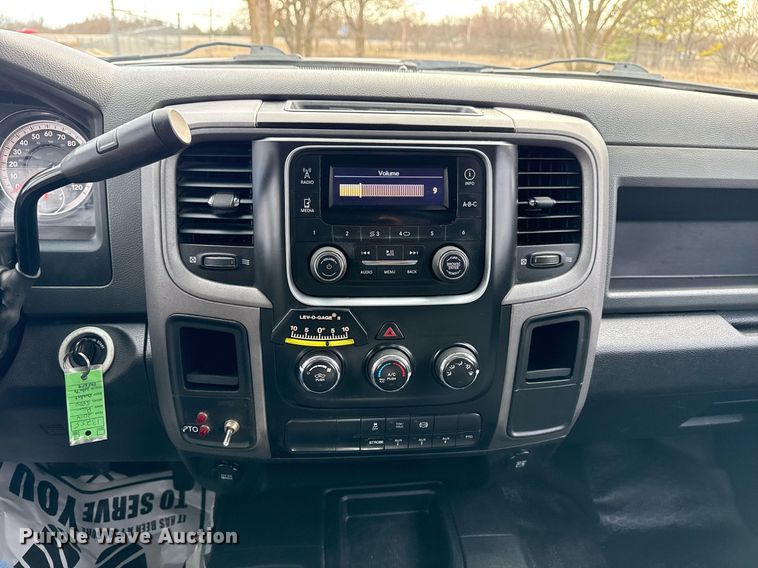 image for item DM5592 2014 Dodge Ram 5500 bucket truck