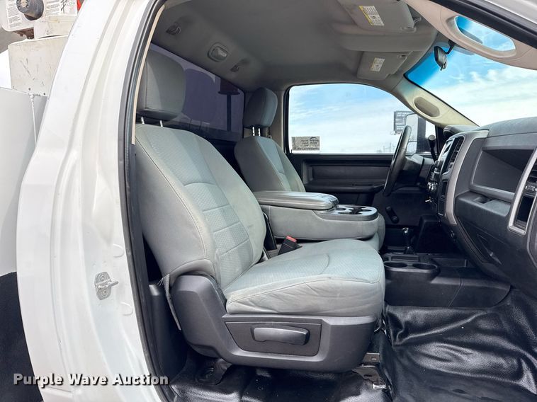 image for item DM5592 2014 Dodge Ram 5500 bucket truck