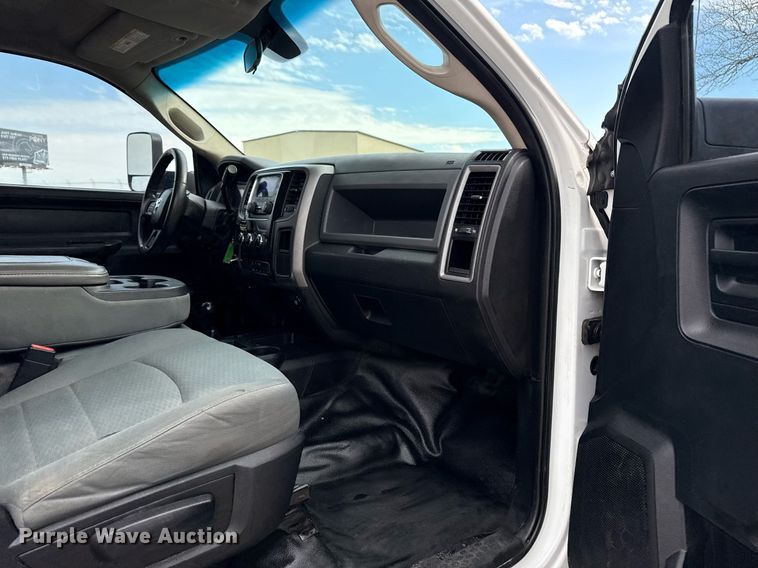 image for item DM5592 2014 Dodge Ram 5500 bucket truck