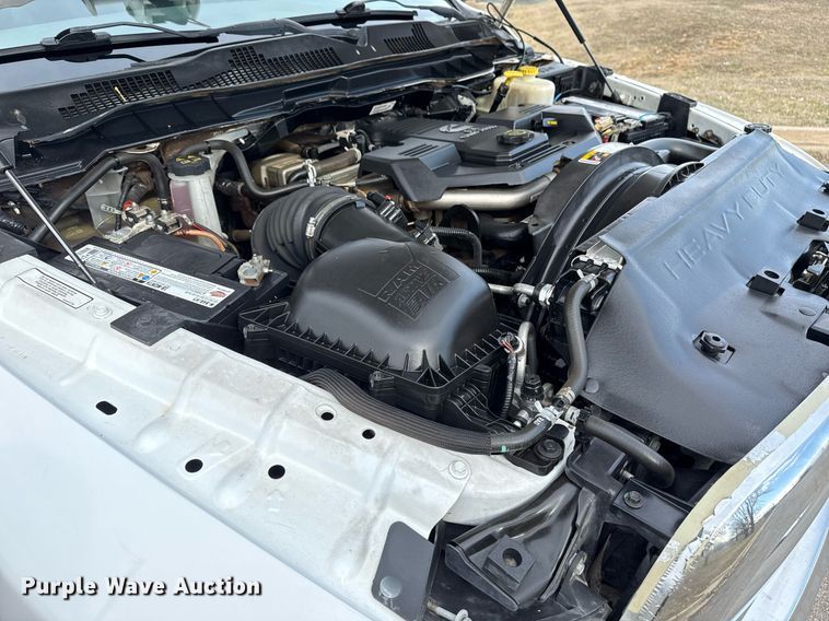 image for item DM5592 2014 Dodge Ram 5500 bucket truck