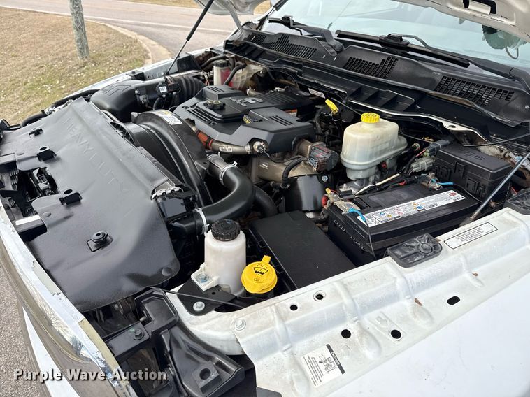 image for item DM5592 2014 Dodge Ram 5500 bucket truck