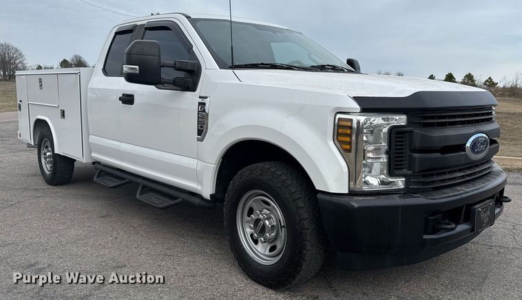 image for item DM5593 2019 Ford F250 Super Duty SuperCab utility bed pickup truck