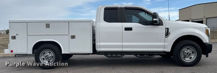 image for item DM5593 2019 Ford F250 Super Duty SuperCab utility bed pickup truck