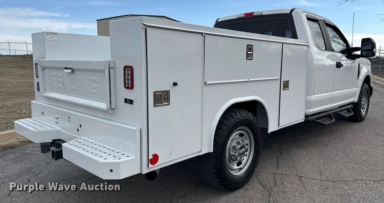 image for item DM5593 2019 Ford F250 Super Duty SuperCab utility bed pickup truck