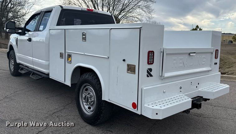 image for item DM5593 2019 Ford F250 Super Duty SuperCab utility bed pickup truck