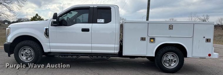 image for item DM5593 2019 Ford F250 Super Duty SuperCab utility bed pickup truck