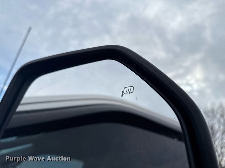 image for item DM5593 2019 Ford F250 Super Duty SuperCab utility bed pickup truck