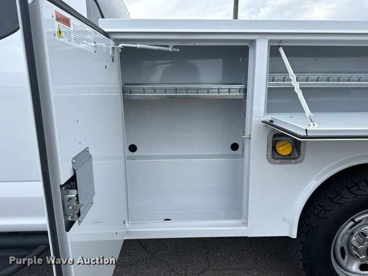image for item DM5593 2019 Ford F250 Super Duty SuperCab utility bed pickup truck