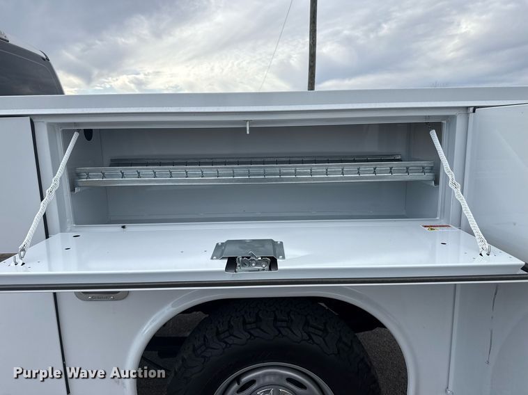 image for item DM5593 2019 Ford F250 Super Duty SuperCab utility bed pickup truck
