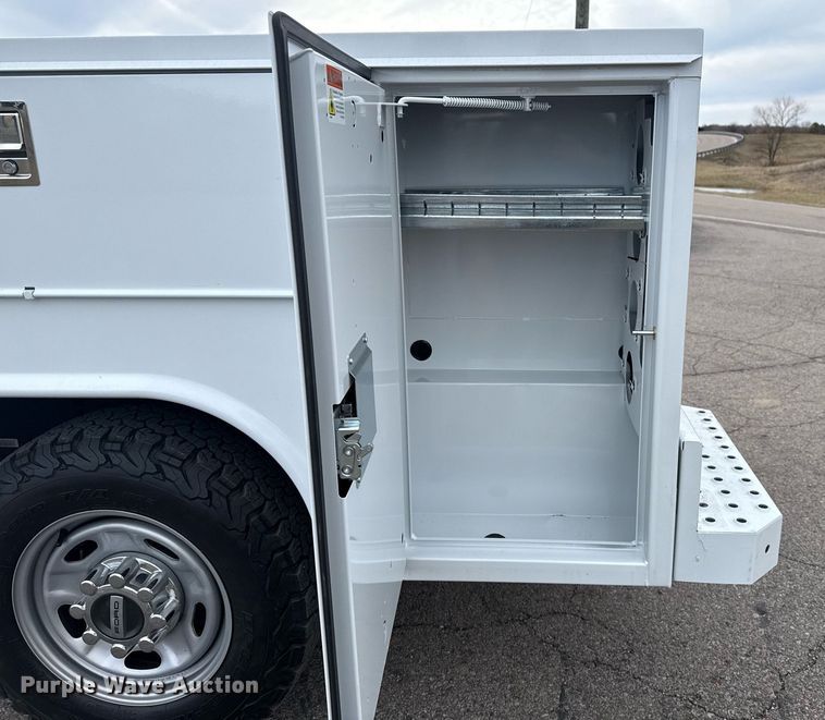 image for item DM5593 2019 Ford F250 Super Duty SuperCab utility bed pickup truck