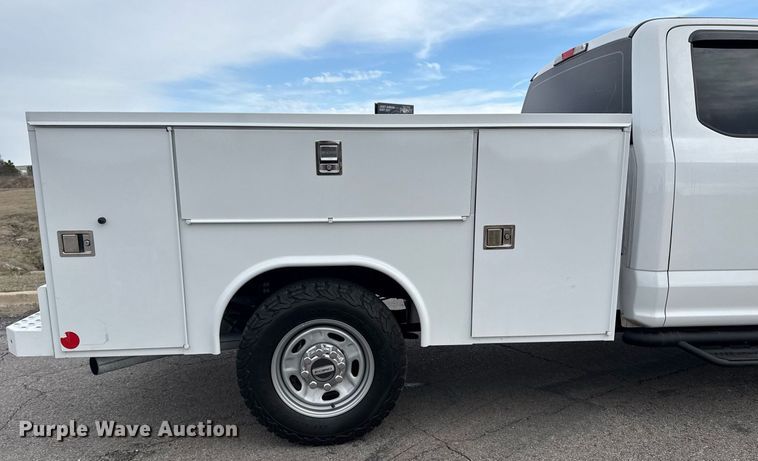 image for item DM5593 2019 Ford F250 Super Duty SuperCab utility bed pickup truck