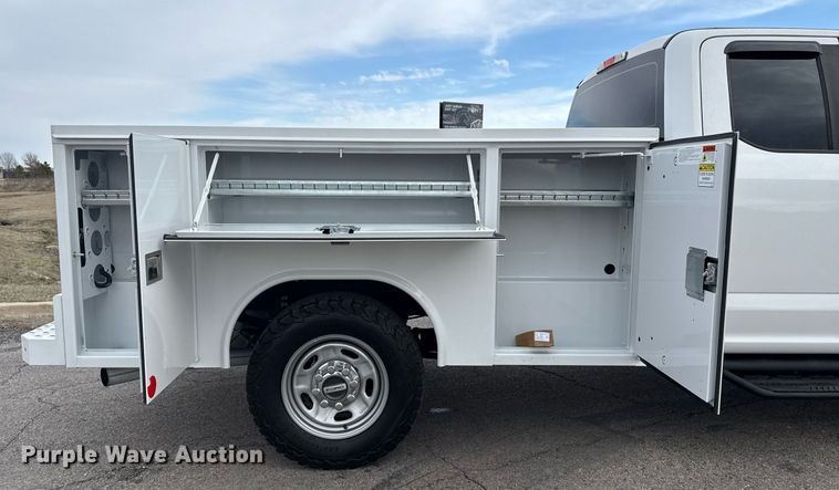 image for item DM5593 2019 Ford F250 Super Duty SuperCab utility bed pickup truck