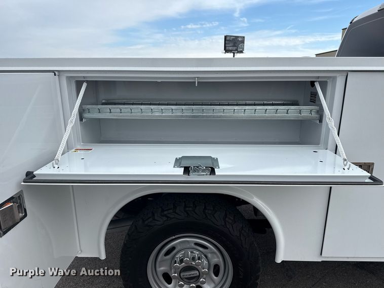 image for item DM5593 2019 Ford F250 Super Duty SuperCab utility bed pickup truck
