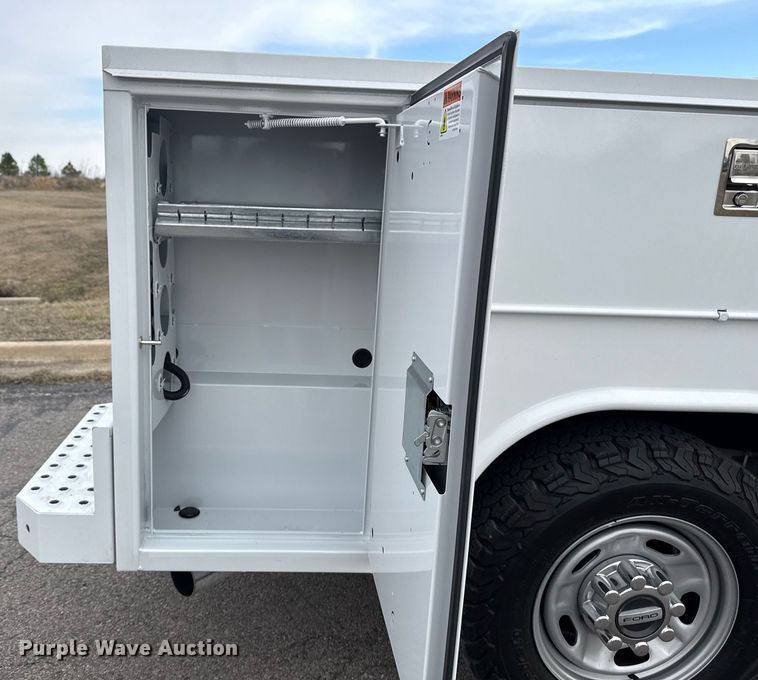 image for item DM5593 2019 Ford F250 Super Duty SuperCab utility bed pickup truck