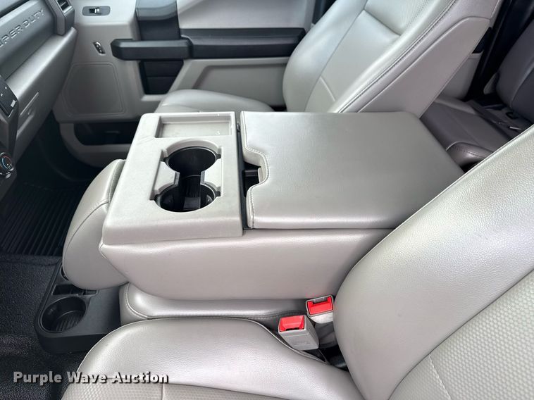 image for item DM5593 2019 Ford F250 Super Duty SuperCab utility bed pickup truck