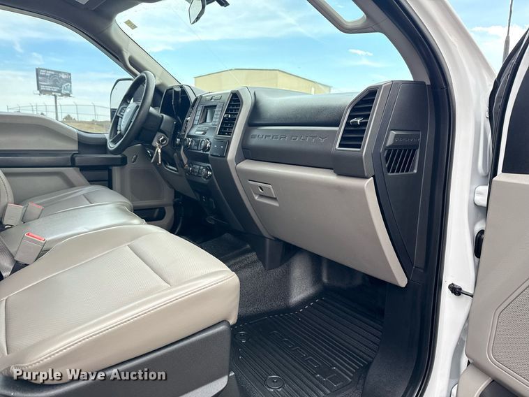 image for item DM5593 2019 Ford F250 Super Duty SuperCab utility bed pickup truck