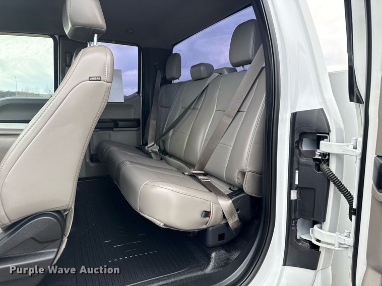 image for item DM5593 2019 Ford F250 Super Duty SuperCab utility bed pickup truck