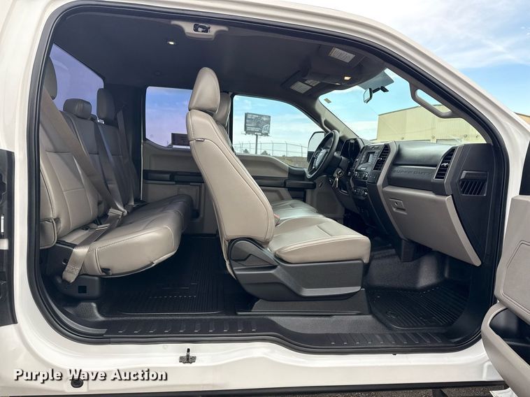 image for item DM5593 2019 Ford F250 Super Duty SuperCab utility bed pickup truck