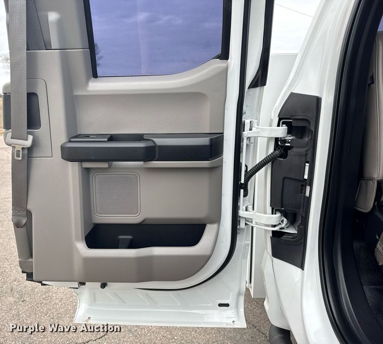 image for item DM5593 2019 Ford F250 Super Duty SuperCab utility bed pickup truck