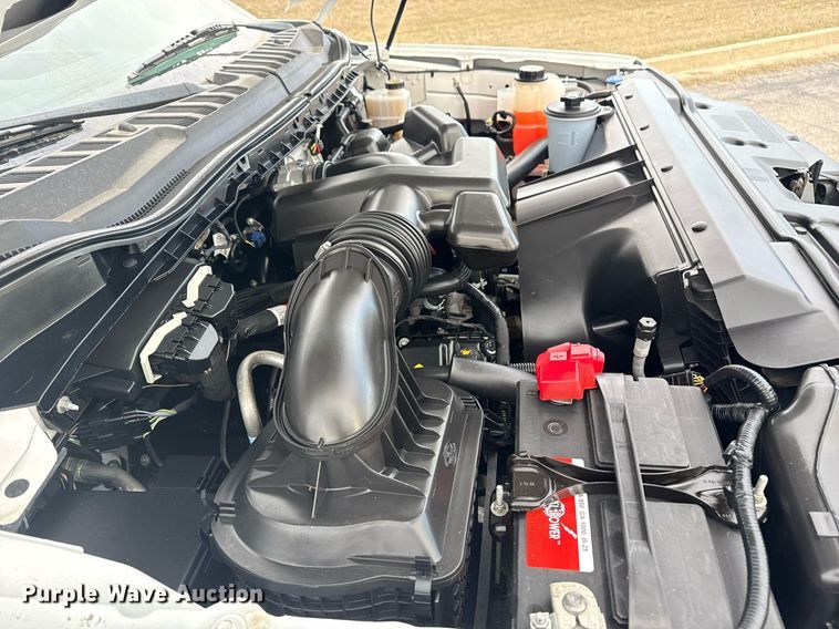 image for item DM5593 2019 Ford F250 Super Duty SuperCab utility bed pickup truck