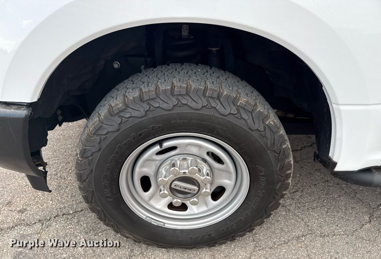 image for item DM5593 2019 Ford F250 Super Duty SuperCab utility bed pickup truck