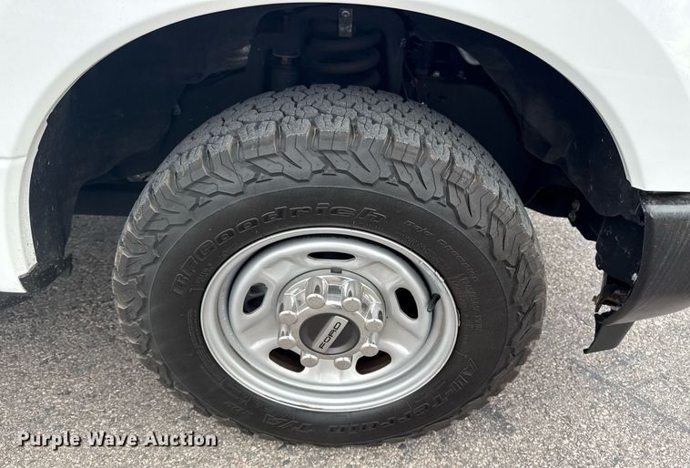 image for item DM5593 2019 Ford F250 Super Duty SuperCab utility bed pickup truck