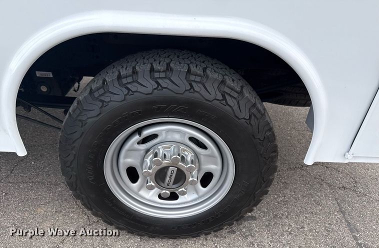 image for item DM5593 2019 Ford F250 Super Duty SuperCab utility bed pickup truck