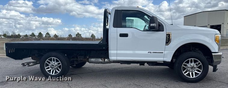 image for item DM5606 2017 Ford F350 Super Duty flatbed pickup truck