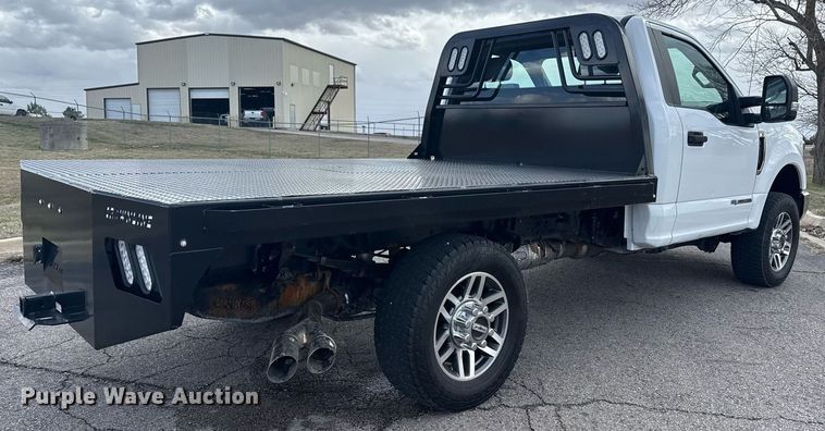 image for item DM5606 2017 Ford F350 Super Duty flatbed pickup truck
