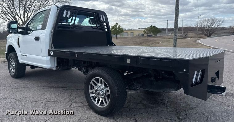 image for item DM5606 2017 Ford F350 Super Duty flatbed pickup truck