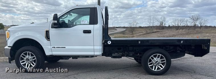 image for item DM5606 2017 Ford F350 Super Duty flatbed pickup truck