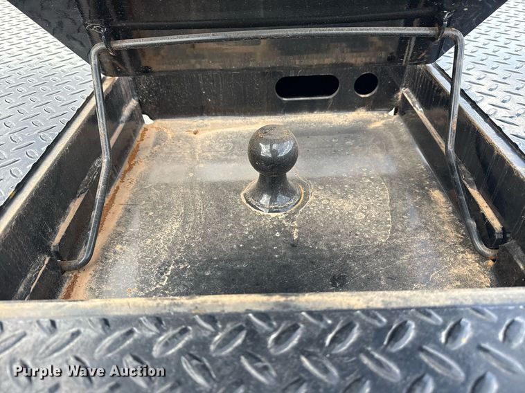 image for item DM5606 2017 Ford F350 Super Duty flatbed pickup truck