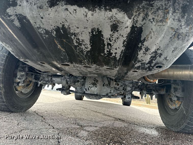 image for item DM5606 2017 Ford F350 Super Duty flatbed pickup truck