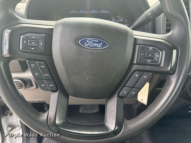 image for item DM5606 2017 Ford F350 Super Duty flatbed pickup truck