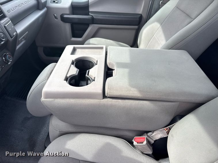 image for item DM5606 2017 Ford F350 Super Duty flatbed pickup truck