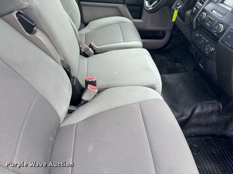 image for item DM5606 2017 Ford F350 Super Duty flatbed pickup truck