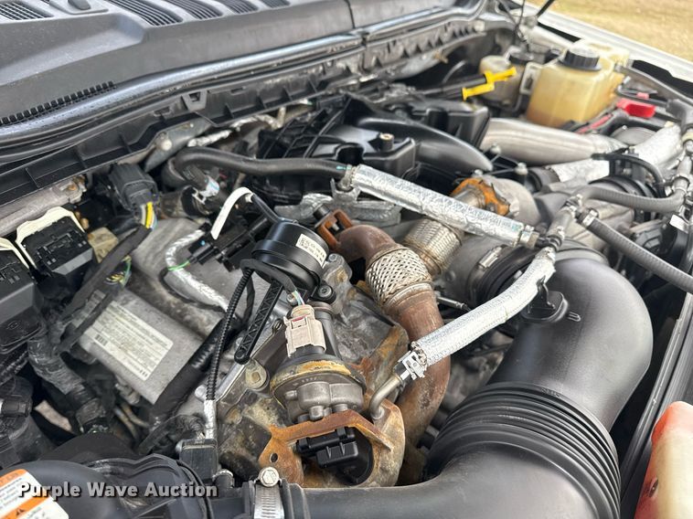 image for item DM5606 2017 Ford F350 Super Duty flatbed pickup truck