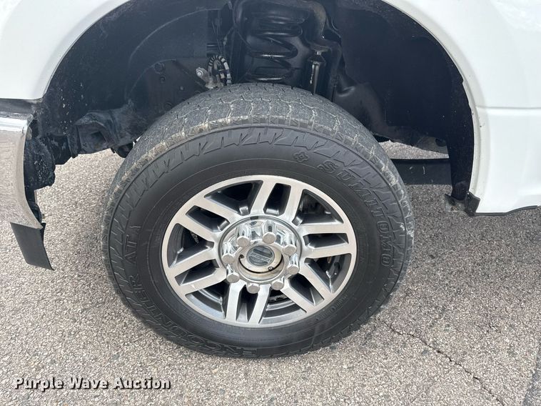 image for item DM5606 2017 Ford F350 Super Duty flatbed pickup truck