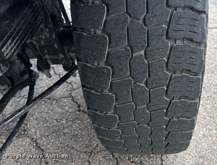 image for item DM5606 2017 Ford F350 Super Duty flatbed pickup truck