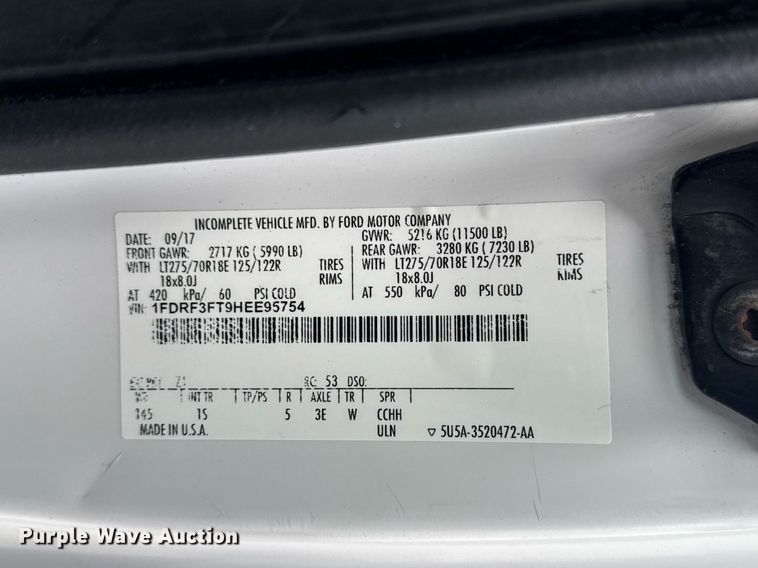 image for item DM5606 2017 Ford F350 Super Duty flatbed pickup truck