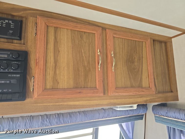 image for item DO7771 1995 Sandpiper Cobra LTD camper