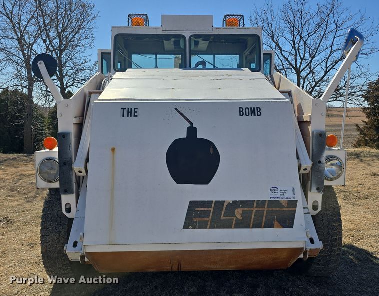 image for item DO7796 1992 Elgin Pelican Series SE street sweeper