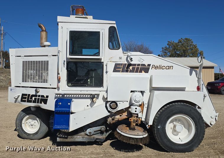 1992 Elgin Pelican Series SE street sweeper in Wakefield, KS